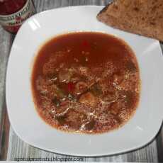 Przepis na Gulasz z łopatki z sosem pomidorowym
