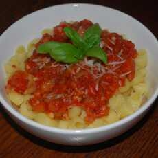 Przepis na Makaron z sosem ze świeżych pomidorów malinowych