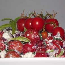 Przepis na Lekka sałatka z pomidorków koktailowych
