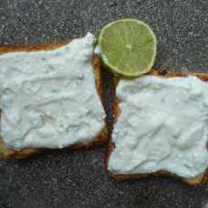 Przepis na Kardamonowe tosty francuskie z twarożkiem ricottowo-limonkowym