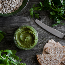 Przepis na PESTO Z BAZYLII, ZIELONEJ PIETRUSZKI I SŁONECZNIKA