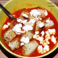 Przepis na Zupa z pomidorów i kopru włoskiego z fetą i grzankami ziołowymi