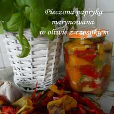 Przepis na Pieczona papryka marynowana w oliwie z czosnkiem