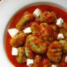 Przepis na Green gnocchi with tomato sauce and Mozzarella...