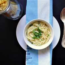 Przepis na Spaghetti aglio olio peperoncino czyli sekret tkwi w prostocie.