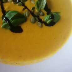 Przepis na Zupa marchewkowa z imbirem i pestkami dyni
