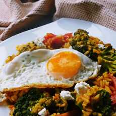 Przepis na Ryż curry z brokułami i jajkiem 