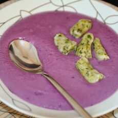 Przepis na Fioletowa zupa z kluseczkami
