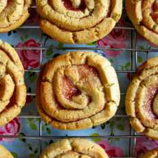 Przepis na Peanut butter & jam pinwheel cookies....