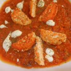 Przepis na Zupa z pieczonych pomidorów, bakłażana i pulpetami z łososia