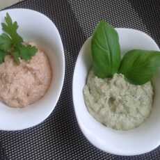 Przepis na Hummus w dwóch odsłonach- z pesto z bazylii i czosnkiem oraz z suszonymi pomidorami w roli głównej