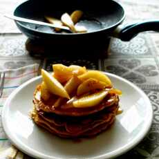 Przepis na Gruszki w syropie cynamonowym z pełnoziarnistymi 'pancakes' na śniadanie