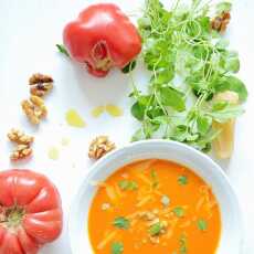Przepis na Zupa pomidorowa ze skórką parmezanu 