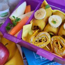 Przepis na Lunch kids: Marchewkowe naleśniki z kremem jaglano-bananowym 