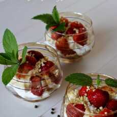 Przepis na Dessert with strawberries/ Dessert mit Erdbeeren/ Deser z truskawkami