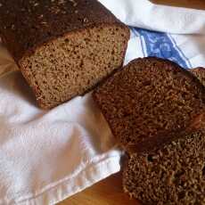 Przepis na Razowy chleb pachnący kminkiem i melasą
