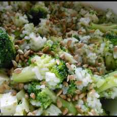 Przepis na Sałatka z ryżu i brokułów