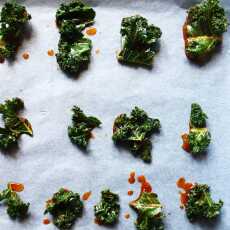 Przepis na Chipsy z jarmużu idealne do chrupania podczas oglądania serialu