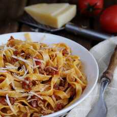 Przepis na Makaron tagliatelle z sosem bolońskim (Tagliatelle con ragù alla bolognese)