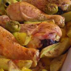Przepis na Cosce di pollo con patate e olive - Pieczone podudzia z kurczaka z warzywami