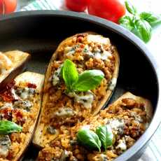 Przepis na Faszerowane bakłażany z mięsem, suszonymi pomidorami i gorgonzolą