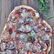 Przepis na Pizza bezglutenowa z figami i gorgonzolą 