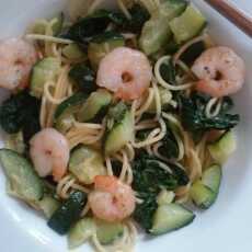 Przepis na Spaghetti z cukinią,szpinakiem i krewetkami / spaghetti with zucchini,spinach and shrimp 