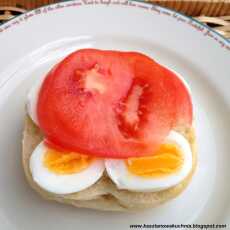 Przepis na Kanapka z jajkiem i pomidorem