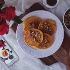 Przepis na Dyniowe pancakes z miodem i orzechami włoskimi