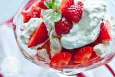 Przepis na Eton Mess z truskawkami