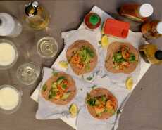 Przepis na Razowe taco z krewetkami i awokado