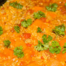 Przepis na Ryż zapiekany z mielonym, dynią, pomidorami i soczewicą