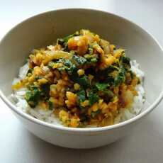 Przepis na Czerwona soczewica na ostro z cebulką i szpinakiem / Spiced red lentils with onion and spinach