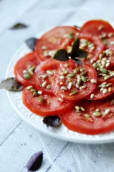 Przepis na Sałatka z pomidorów z ziarnami
