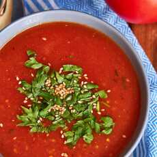 Przepis na Pikantna zupa krem z pieczonych pomidorów i cukinii