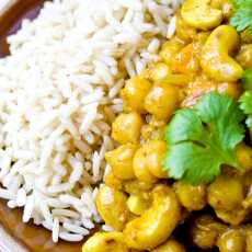 Przepis na Aromatyczne curry z orzechami nerkowca i ciecierzycą