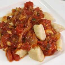 Przepis na Ndundari (włoskie kluski z ricotty) w sosie pomidorowym