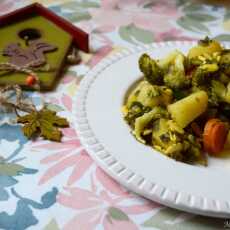 Przepis na Potrawka z brokułem cukinią, ziemniakami i pestkami słonecznika
