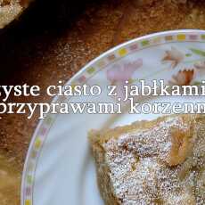 Przepis na Puszyste ciasto z jabłkami i przyprawami korzennymi