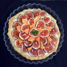 Przepis na Przepis na szybkie ciasto z owocami – tarta z figami, papają i granatem