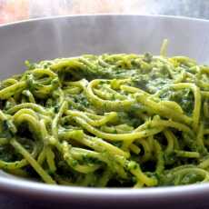 Przepis na Pesto z lisci rzodkiewki, roszponki i salaty rzymskiej