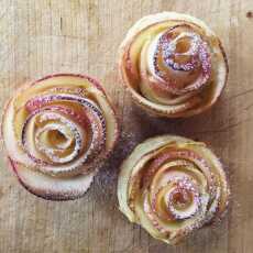 Przepis na Jabłkowe róże z ciasta francuskiego
