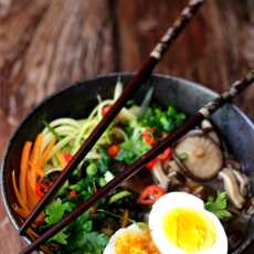 Przepis na ZUPA MISO RAMEN Z CUKINIĄ - ZUCCHINI RAMEN MISO SOUP