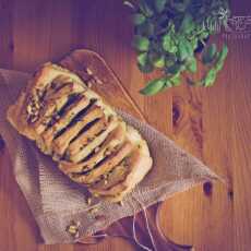 Przepis na Chlebek do urywania z pesto i parmezanem