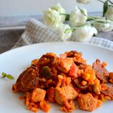 Przepis na Paella z kurczakiem, chorizo i warzywami 