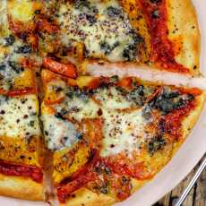 Przepis na Pizza z dynią i gorgonzolą