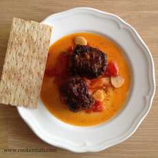 Przepis na Przepis na obiad: sześciany wołowe w sosie pomidorowym