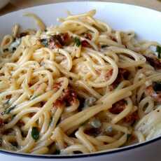 Przepis na Spaghetti z gorgonzolą i suszonymi pomidorami