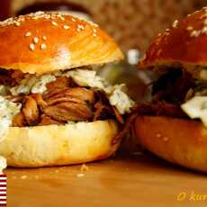 Przepis na USA: Pulled pork burger (Burgery rwaną wieprzowiną)