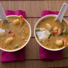 Przepis na Idealna zupa tajska z krewetkami i mleczkiem kokosowym 